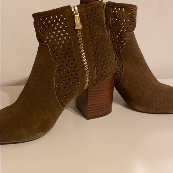 Report Signature Booties - Picture 3 of 5